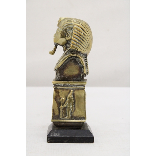 294 - A HEAVY BRASS TUTENKHAMUN FIGURE, HEIGHT 19CM