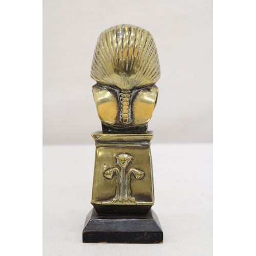 294 - A HEAVY BRASS TUTENKHAMUN FIGURE, HEIGHT 19CM