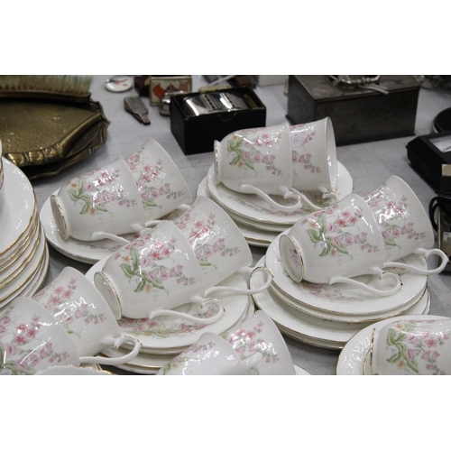 319 - A ROYAL ALBERT 'FOR ALL SEASONS' PART DINNER SERVICE TO INCLUDE A SERVING PLATE, DINNER PLATES, SAUC... 