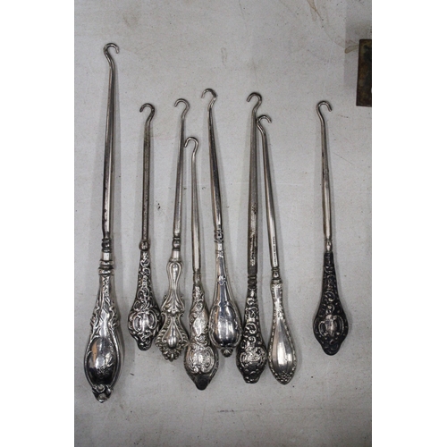 6 - A COLLECTION OF 8 SILVER HALLMARKED BUTTON HOOKS