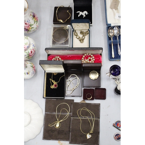 107 - A QUANTITY OF COSTUME JEWELLERY TO INCLUDE AN ELIZABETH DUKE GOLD PLATED BRACELET, A VINTAGE BRACELE... 