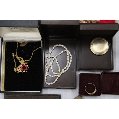 107 - A QUANTITY OF COSTUME JEWELLERY TO INCLUDE AN ELIZABETH DUKE GOLD PLATED BRACELET, A VINTAGE BRACELE... 