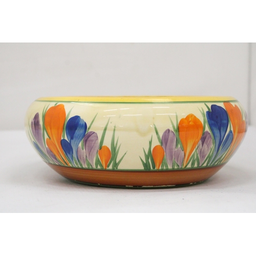 11 - A CLARICE CLIFF BIZARRE CROCUS PATTERN BOWL - 9 CM (H) 19 CM (W) (SIGNS OF WEAR)