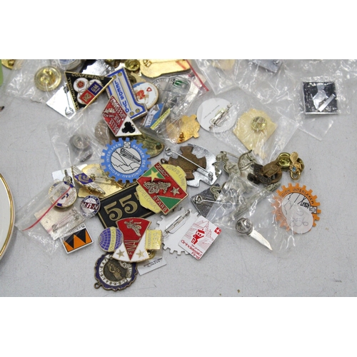 124 - A LARGE QUANTITY OF BADGES TO INCLUDE PLACES, PEOPLE, ORGANISATIONS, ETC.,