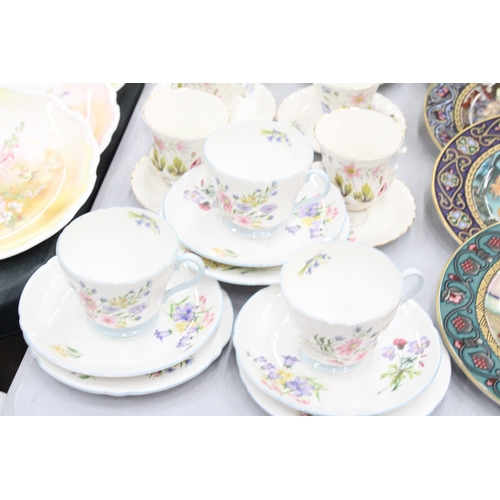 131 - A RICHMOND WILD ANEMONE COFFEE SET TO INCLUDE COFFEEPOT, SIX COFFEE CUPS AND SAUCERS (ONE CUP A/F), ... 