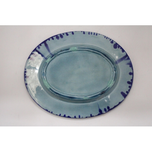 18 - A MAJOLICA ARCADIAN OVAL DISH - 25.5 X 20.5 CM