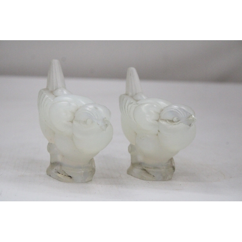 23 - A PAIR OF VINTAGE SABINO OPALESCENT ART CRYSTAL GLASS PERCHED BIRD FIGURES (ONE A/F)