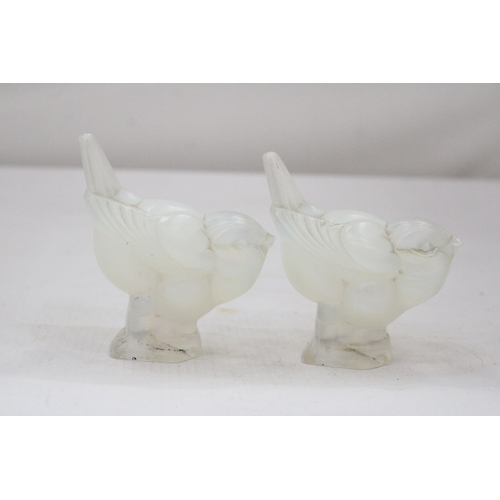 23 - A PAIR OF VINTAGE SABINO OPALESCENT ART CRYSTAL GLASS PERCHED BIRD FIGURES (ONE A/F)