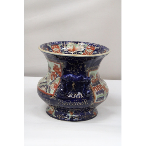 35 - AN ANTIQUE VICTORIA WARE IRONSTONE POTTERY PLANTER WITH AN ORIENTAL SCENE