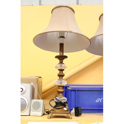 359 - A PAIR OF VINTAGE STYLE, BRASS COLOURED TABLE LAMPS WITH GLASS INSERTS AND SHADES, HEIGHT APPROX 64C... 