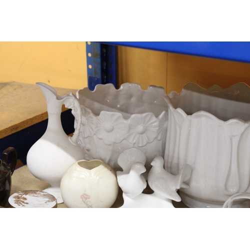 385 - A QUANTITY OF CERAMICS TO INCLUDE ORIENTAL GINGER JAR AND BOWL, LARGE PLANTERS, SMALL LIMOGES PLATES... 