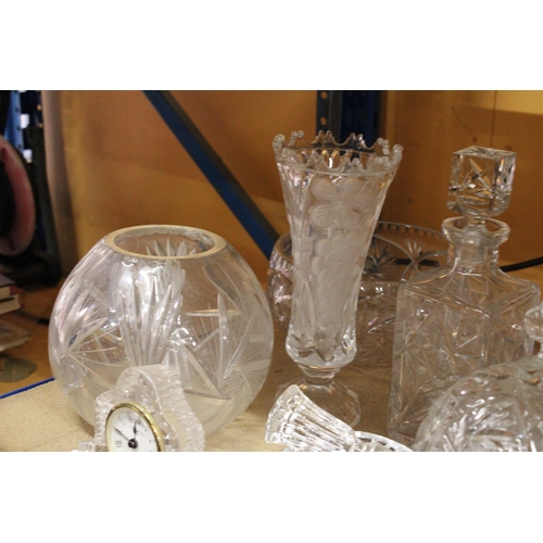 388 - A QUANTITY OF QUALITY LEAD CRYSTAL GLASSWARE TO INCLUDE A DECANTER, BOWLS, A JUG, VASE, CLOCK, ETC