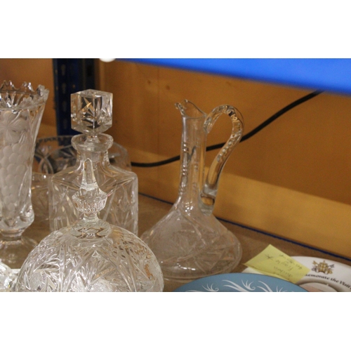 388 - A QUANTITY OF QUALITY LEAD CRYSTAL GLASSWARE TO INCLUDE A DECANTER, BOWLS, A JUG, VASE, CLOCK, ETC