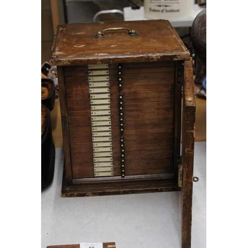 45 - A VINTAGE OAK SPECIMEN CABINET WITH KEY AND BRASS CARRY HANDLE - 30 X 34.5 CM