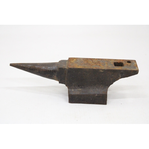 9 - A VINTAGE ANVIL DATED 1904 WITH INITALLING W.S.