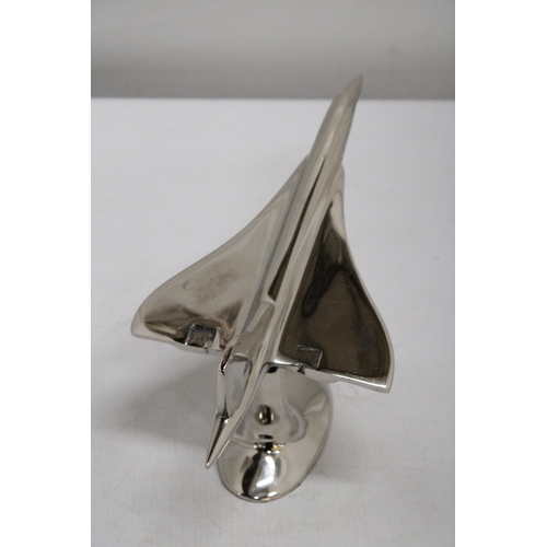 463 - A LARGE CHROME MODEL OF CONCORDE ON A STAND, HEIGHT 16CM, LENGTH 29CM