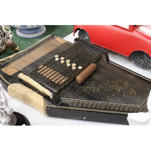 467 - A VINTAGE AUTOHARP