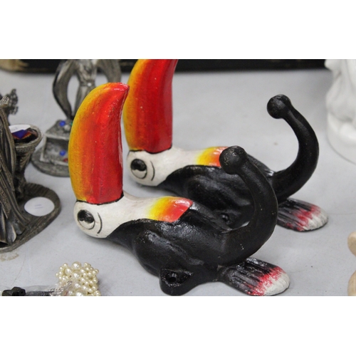 471 - A PAIR OF CAST GUINNESS TOUCAN COAT HOOKS