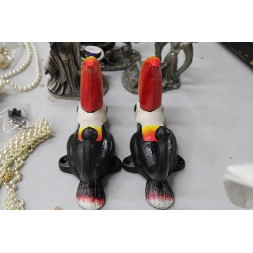 471 - A PAIR OF CAST GUINNESS TOUCAN COAT HOOKS