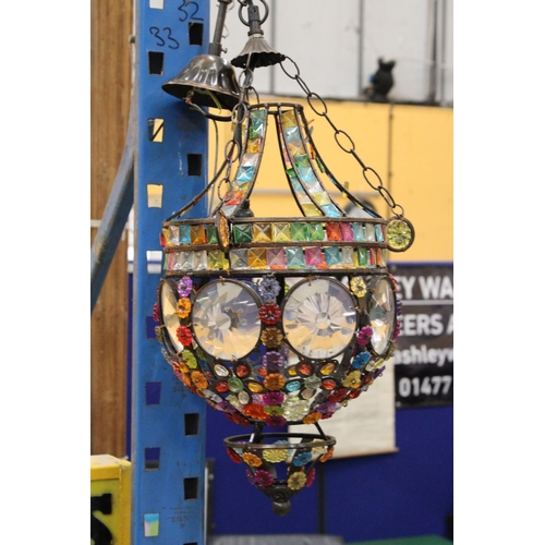 74 - A MULTICOLOURED BOHEMIAN STYLE DROP HANGING PENDANT LIGHT