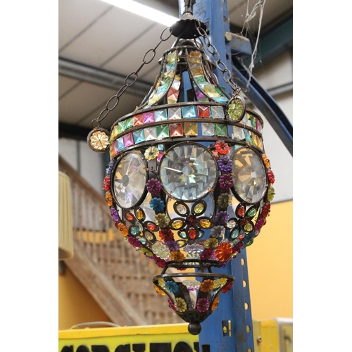 74 - A MULTICOLOURED BOHEMIAN STYLE DROP HANGING PENDANT LIGHT