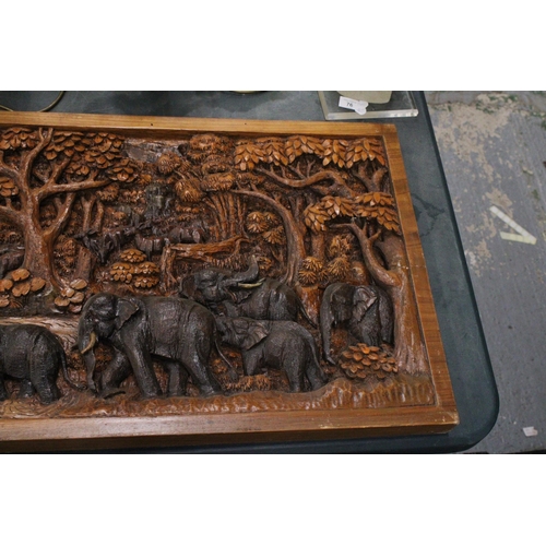 78 - A CARVED BALINESE WOODEN PANEL WITH THREE DIMENSIONAL WORK OF ART - APPROX 142 X 49 CM