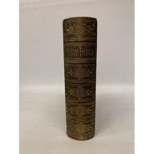 84 - AN ANTIQUE FAMILY BIBLE AUTHORED BY REV. JOHN BROWN WITH LEATHER BINDING AND ILLUSTRATED PAGES WITH ... 