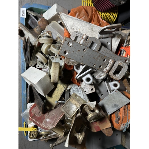 3504 - A LARGE ASSORTMENT OF HARDWARE TO INCLUDE VARIOUS DOOR HANDLES, GATE HINGES AND LATCHES ETC