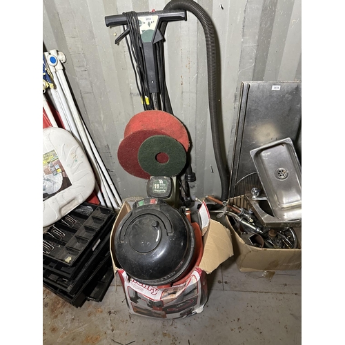 3513 - A HENRY HOOVER VACUUM CLEANER AND A FLOOR POLISHING MACHINE