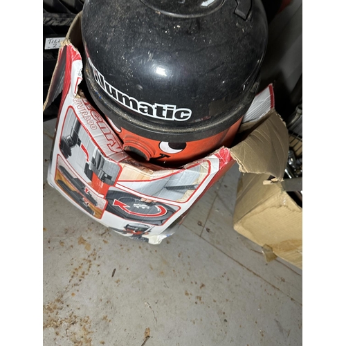 3513 - A HENRY HOOVER VACUUM CLEANER AND A FLOOR POLISHING MACHINE