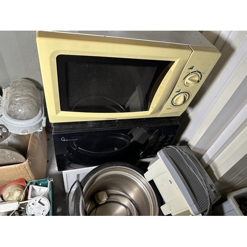 3521 - AN ASSORTMENT OF KITCHEN ELECTRICALS TO INCLUDE THREE MICROWAVE OVENS, A SOUP KETTLE AND A WATER HEA... 