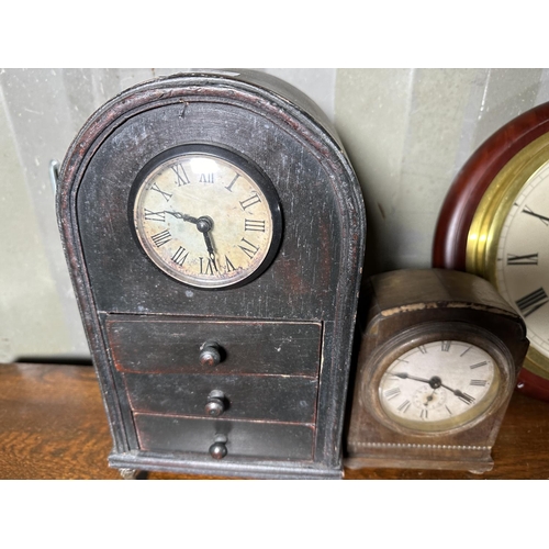 3524 - TWO VINTAGE MANTLE CLOCKS AND A GUINNESS BRANDED WALL CLOCK