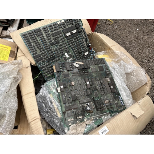 3529 - A LARGE QUANTITY OF RETRO ARCADE MACHINE GAME PCB BOARDS TO INCLUDE SONIC WINGS AERO FIGHTERS, SIDE ... 