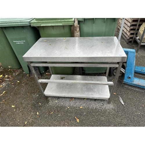 3534 - A SMALL LOW STAINLESS STEEL KITCHEN WORK BENCH WITH LOWER SHELF