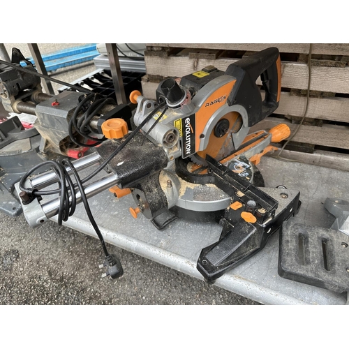 3537 - THREE ELECTRIC COMPOUND MITRE SAWS TO INCLUDE AN EVOLUTION AND A TITAN ETC