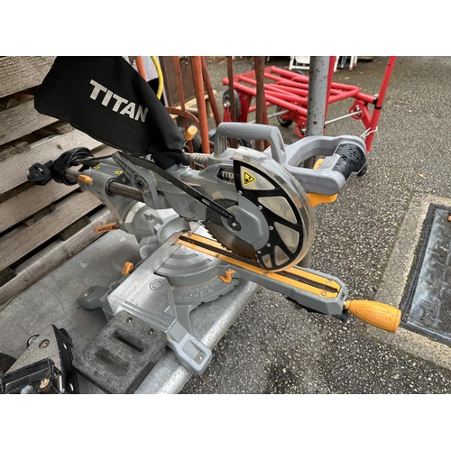 3537 - THREE ELECTRIC COMPOUND MITRE SAWS TO INCLUDE AN EVOLUTION AND A TITAN ETC