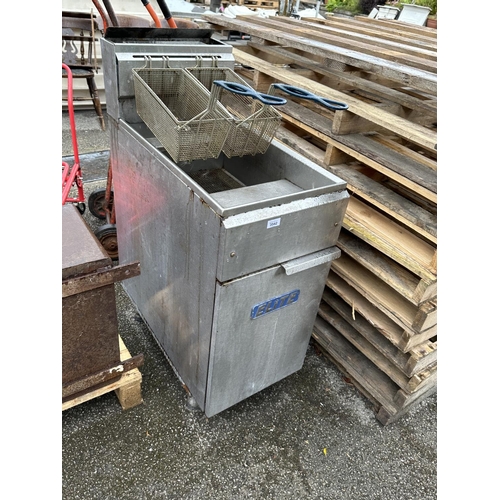 3542 - AN ELITE INDUSTRIAL LPG DEEP FAT FRYER AND A FURTHER FOR SPARES AND REPAIRS