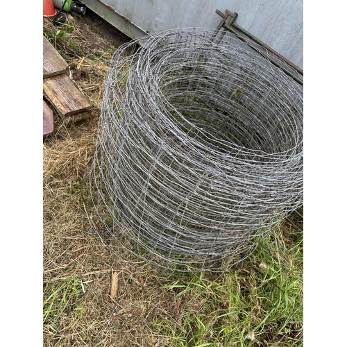 3550 - TWO METAL SHEEP HURDLES AND A ROLL OF SHEEP WIRE