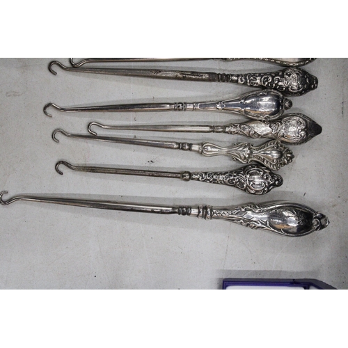 6 - A COLLECTION OF 8 SILVER HALLMARKED BUTTON HOOKS