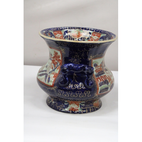 35 - AN ANTIQUE VICTORIA WARE IRONSTONE POTTERY PLANTER WITH AN ORIENTAL SCENE