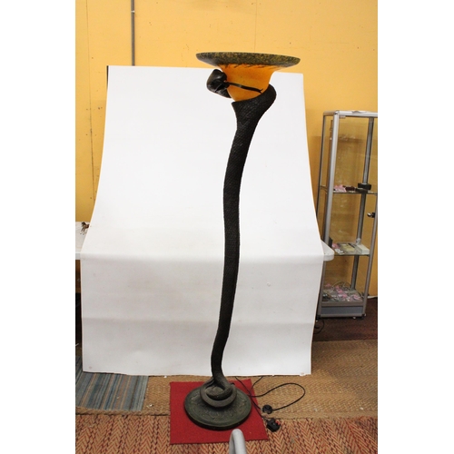 62 - A MID CENTURY MODERN  BRONZE GILT SNAKE FLOOR STANDING LAMP AFTER EDGAR BRANDT WITH AN AMBER FRENCH ... 