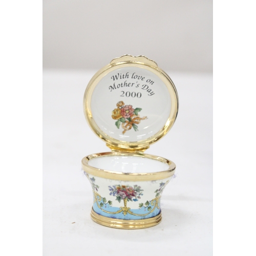 112 - A BOXED HALCYON DAYS ENAMEL HINGED TRINKET BOX - MOTHERS DAY