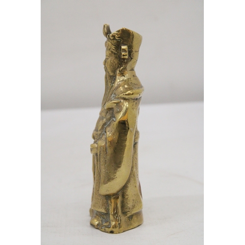 194 - A VINTAGE BRASS CHINESE FIGURE, HEIGHT 16CM