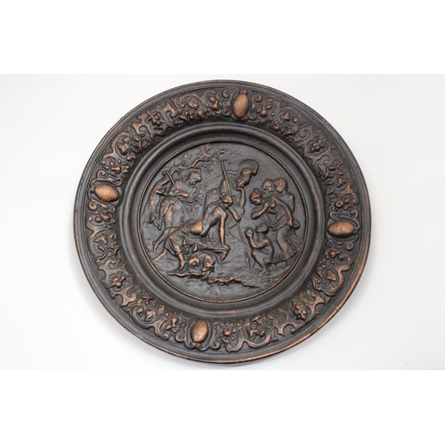 228 - A HEAVY VINTAGE BRONZED MYTHOLOGY PLAQUE, 'THE JUDGEMENT OF PARIS', DIAMETER 31CM