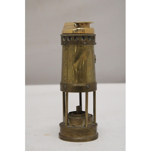 245 - A VINTAGE, E THOMAS AND WILLIAMS, AMBRIAN WORKS BRASS MINERS LIGHTER, HEIGHT 17CM