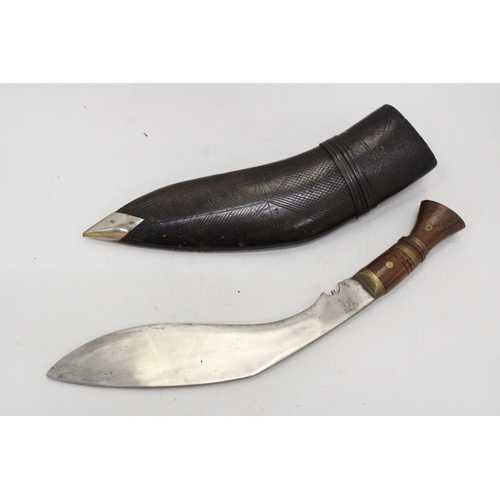 269 - A 1940S KUKRI KNIFE IN BROWN LEATHER SHEATH TOGETHER WITH TWO SMALLER KNIVES