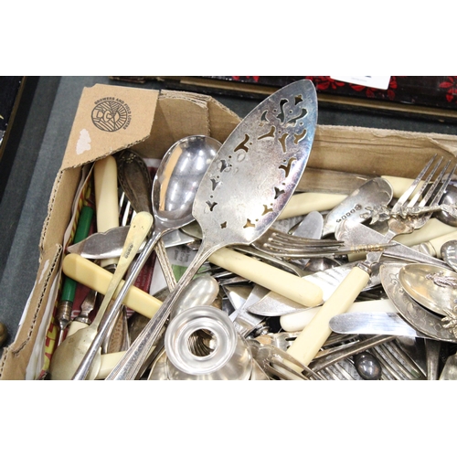 281 - A COLLECTION OF VINTAGE FLATWARE