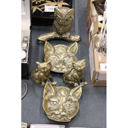 284 - A COLLECTION OF BRASS ITEMS TO INCLUDE VINTAGE CAT ASHTRAYS, CAT MODELS AN AN OWL