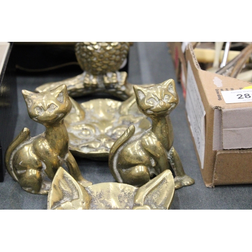 284 - A COLLECTION OF BRASS ITEMS TO INCLUDE VINTAGE CAT ASHTRAYS, CAT MODELS AN AN OWL