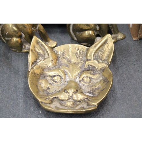 284 - A COLLECTION OF BRASS ITEMS TO INCLUDE VINTAGE CAT ASHTRAYS, CAT MODELS AN AN OWL